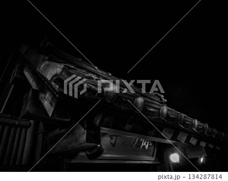 夜の瓦屋根～甍の波～ 134287814