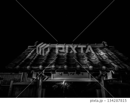 夜の瓦屋根~甍の波~ 夜の瓦屋根~甍の波~ 134287815