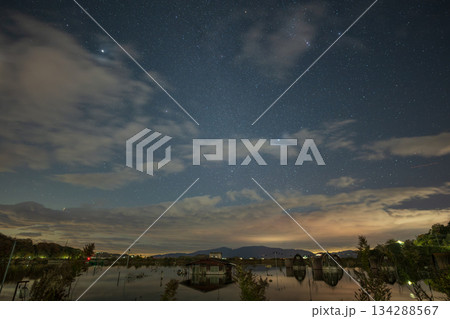 日本の岡山県瀬戸内市のとても美しい冬の星空 日本の岡山県瀬戸内市のとても美しい冬の星空 134288567