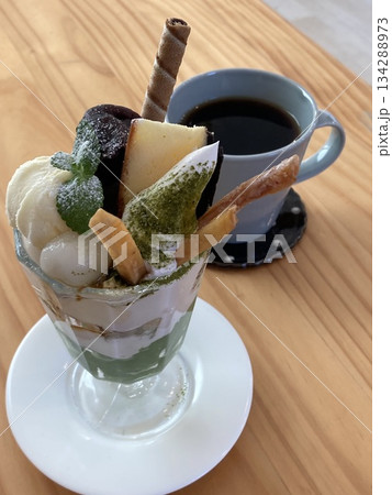 ブラック珈琲と和風抹茶パフェのデザート② ブラック珈琲と和風抹茶パフェのデザート② 134288973