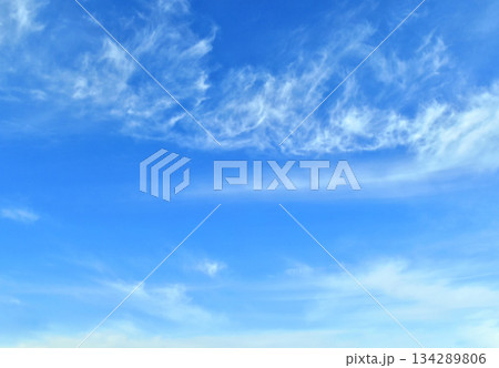冬の青空に流れる空模様　四切ワイド（ fix撮影 ） 134289806