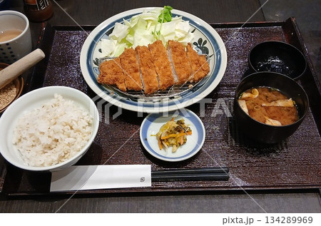 豚カツ定食~赤味噌味噌汁+麦ご飯 豚カツ定食~赤味噌味噌汁+麦ご飯 134289969