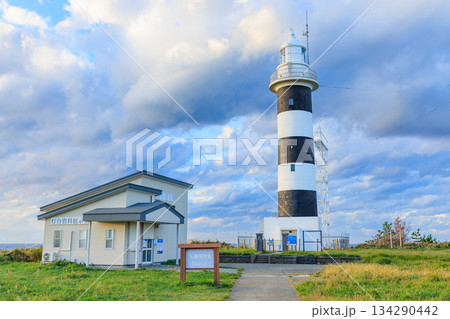 秋の入道埼灯台　秋田県男鹿市 134290442