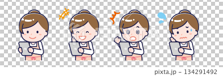 一名女性「育兒工作者」正在使用平板電腦 一名女性「育兒工作者」正在使用平板電腦 134291492