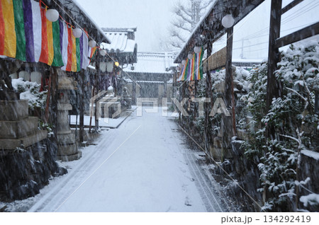 京都 摩利支天堂の雪景色 京都 摩利支天堂の雪景色 134292419