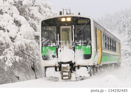 雪景色の只見線 雪景色の只見線 134292485