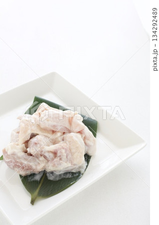 鶏肉のヨーグルト漬け 134292489