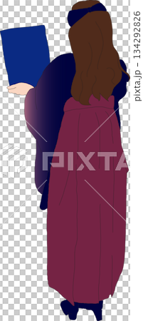 卒業袴で卒業証書を持った女性 134292826