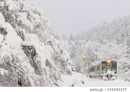 雪景色の只見線 雪景色の只見線 134293337