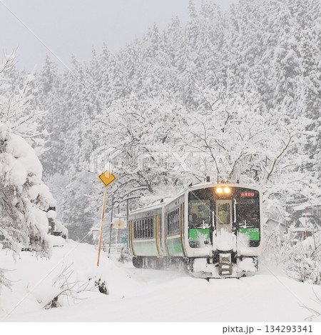 雪景色の只見線 雪景色の只見線 134293341