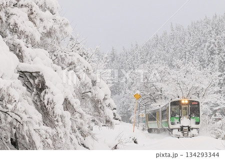 雪景色の只見線 雪景色の只見線 134293344