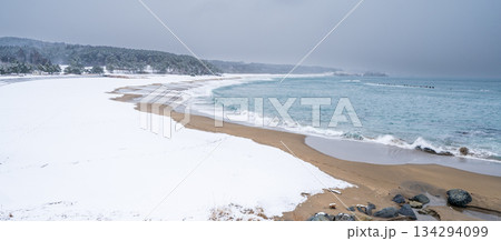 「青森県」雪景色の大須賀海岸 種差海岸 「青森県」雪景色の大須賀海岸 種差海岸 134294099