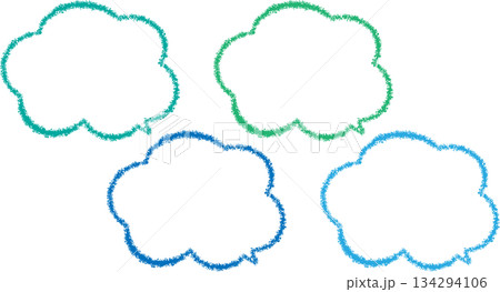 クレヨンで描かれた色々なカラフルな雲の形のフレームセット。らくがき クレヨンで描かれた色々なカラフルな雲の形のフレームセット。らくがき 134294106