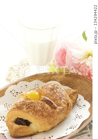 栗とあんこのクロワッサンとミルク 栗とあんこのクロワッサンとミルク 134294422