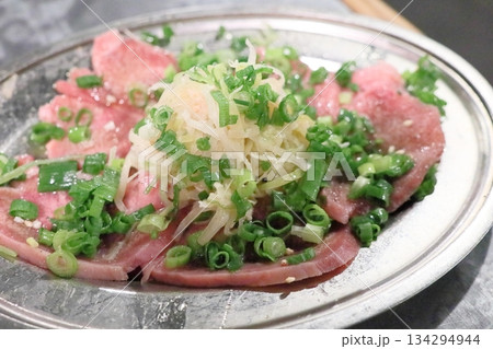 黒毛和牛牛タン焼肉 134294944