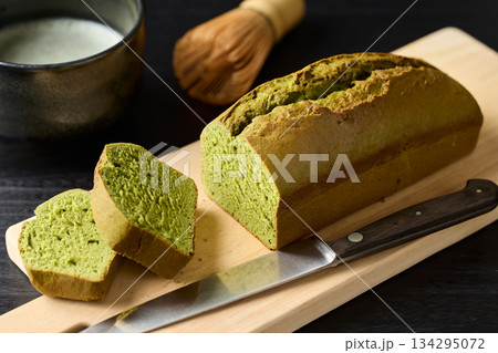 カットした抹茶パウンドケーキ カットした抹茶パウンドケーキ 134295072
