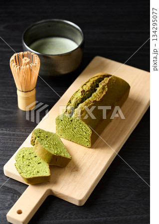 カットした抹茶パウンドケーキ カットした抹茶パウンドケーキ 134295077