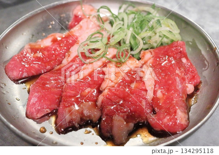 黒毛和牛焼肉（ロース） 134295118