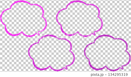 ピンク色のクレヨンで描いた吹き出しセット。雲の形をしていて、色々なピンク色がある。手描き風でかわいい ピンク色のクレヨンで描いた吹き出しセット。雲の形をしていて、色々なピンク色がある。手描き風でかわいい 134295319
