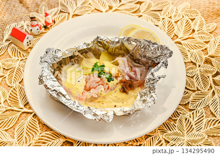 簡単サーモンのホイル焼き 簡単サーモンのホイル焼き 134295490