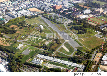 陸上自衛隊朝霞訓練場を空撮 134295805