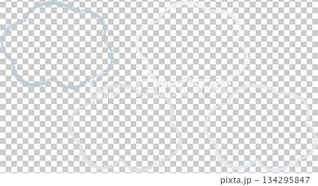 一組黑色和灰色系的對話框。用蠟筆畫出的雲朵形狀。手繪風格。塗鴉。 134295847