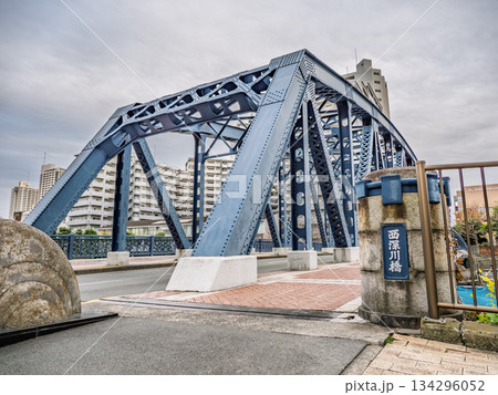 小名木川に架かる「西深川橋」の親柱と銘板 134296052