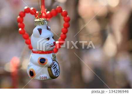 招き猫とハート 縁結びの神様 招き猫とハート 縁結びの神様 134296946