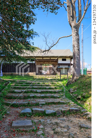 〈鳥取県〉米子城跡　旧小原家長屋門 134297330