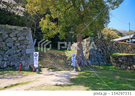 〈鳥取県〉米子城跡 枡形内から見た二の丸への虎口 〈鳥取県〉米子城跡 枡形内から見た二の丸への虎口 134297331