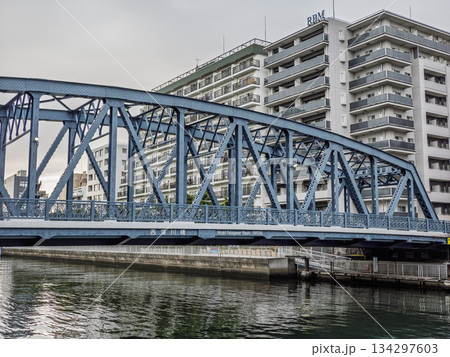 小名木川に架かる「西深川橋」の橋名表示 134297603