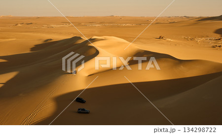 Off-roading in dunes of Siwa 134298722