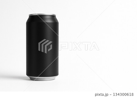 白背景に置かれた無地のマットブラックのドリンク缶 白背景に置かれた無地のマットブラックのドリンク缶 134300618