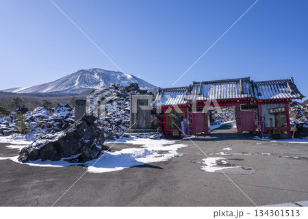 鬼押出し園の惣門・二天尊像の風景 鬼押出し園の惣門・二天尊像の風景 134301513