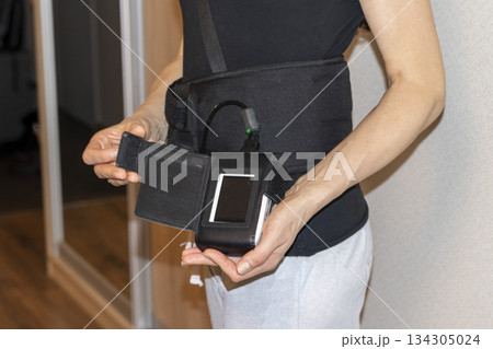 Patient wearing recording device of capsule endoscopy procedure Patient wearing recording device of capsule endoscopy procedure 134305024