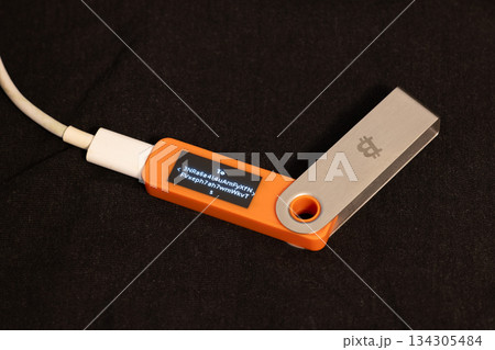 Hardware wallet displaying cryptocurrency transaction address 134305484