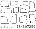 破れた紙を表現した線画フレームベクターイラスト 134307259