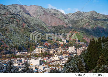 冬の下呂温泉街 《縄文橋からの眺望》（岐阜県 下呂市） 134310886