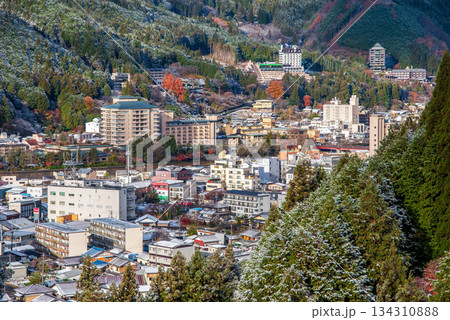 冬の下呂温泉街 《縄文橋からの眺望》(岐阜県 下呂市) 冬の下呂温泉街 《縄文橋からの眺望》(岐阜県 下呂市) 134310888