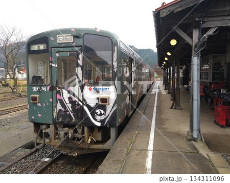 若桜鉄道WT3300形気動車!若桜駅にて 若桜鉄道WT3300形気動車!若桜駅にて 134311096