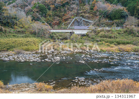 初冬の木津川風景　関西本線鉄橋　京都府笠置町 134311967
