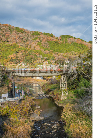 木津川支流打滝川に架かる関西本線鉄橋　京都府笠置町 134312115