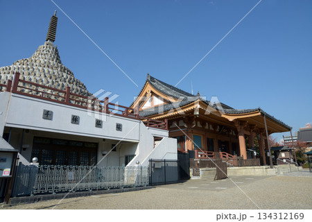壬生寺　千体仏塔と本堂　京都市中京区壬生梛ノ宮町 134312169