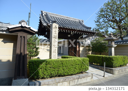 壬生寺　南門　京都市中京区壬生梛ノ宮町 134312171