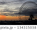 早朝の観覧車 134315038