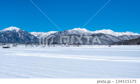 大町市から北アルプスの眺め（冬） 134315175