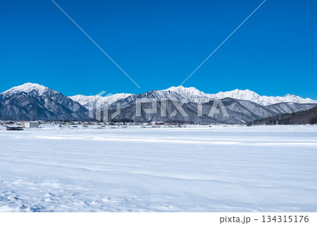 大町市から北アルプスの眺め（冬） 134315176