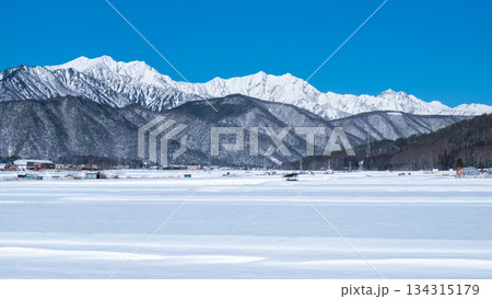 大町市から北アルプスの眺め（冬） 134315179