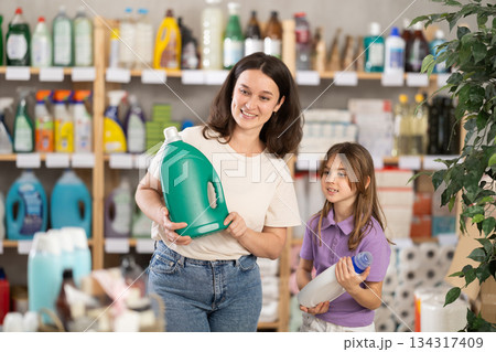 woman with a child chooses a detergent 134317409