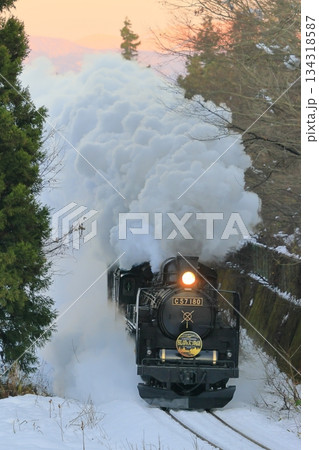 雪景色の磐越西線SL 134318587